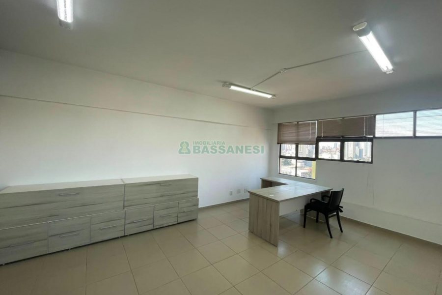 Sala com 47m², 1 vaga, no bairro Rio Branco em Caxias do Sul para Comprar