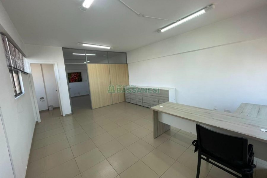 Sala com 47m², 1 vaga, no bairro Rio Branco em Caxias do Sul para Comprar