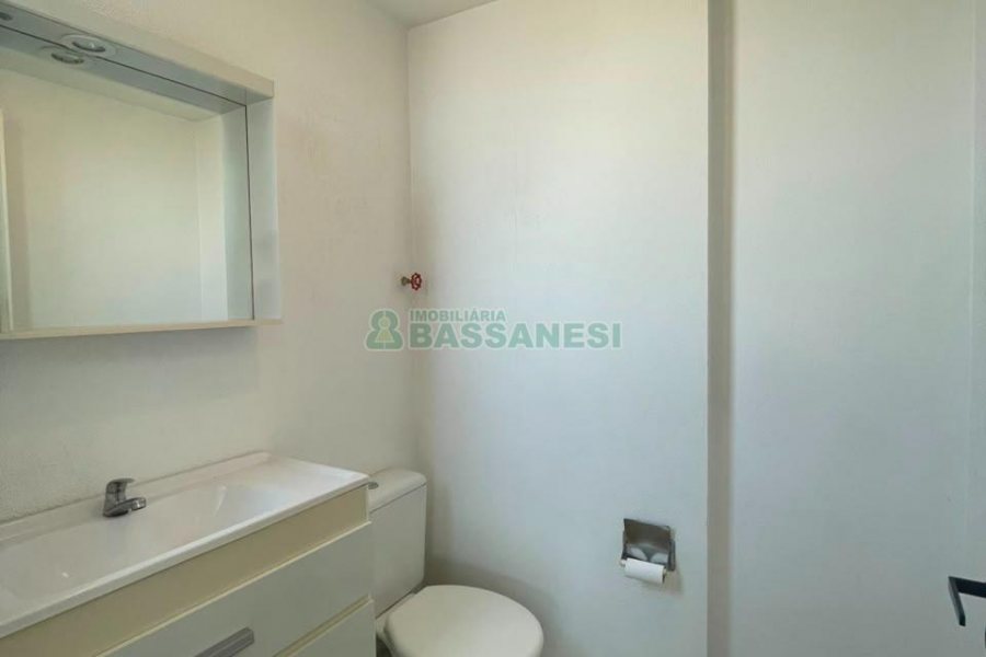 Sala com 47m², 1 vaga, no bairro Rio Branco em Caxias do Sul para Comprar