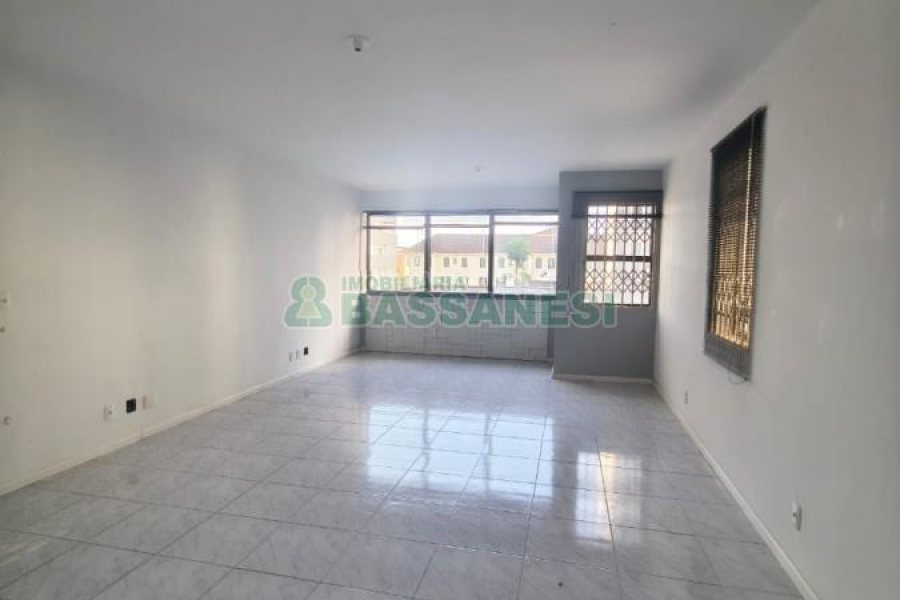 Sala com 42m², no bairro Centro em Caxias do Sul para Comprar