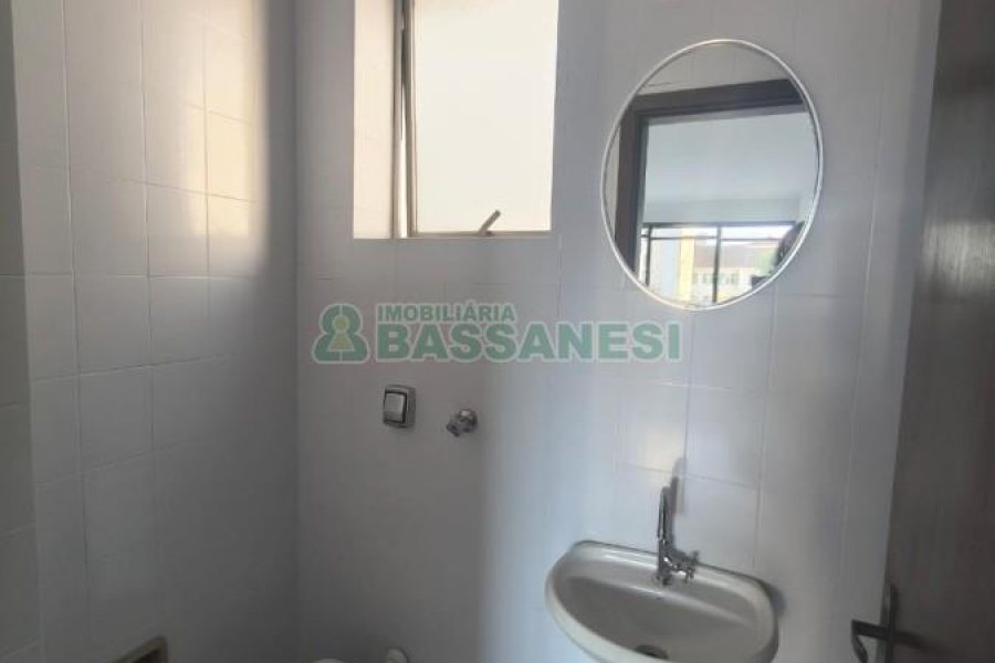 Sala com 42m², no bairro Centro em Caxias do Sul para Comprar