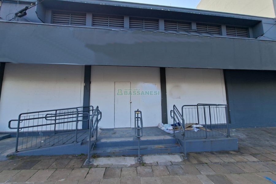 Loja com 519m², no bairro Madureira em Caxias do Sul para Alugar