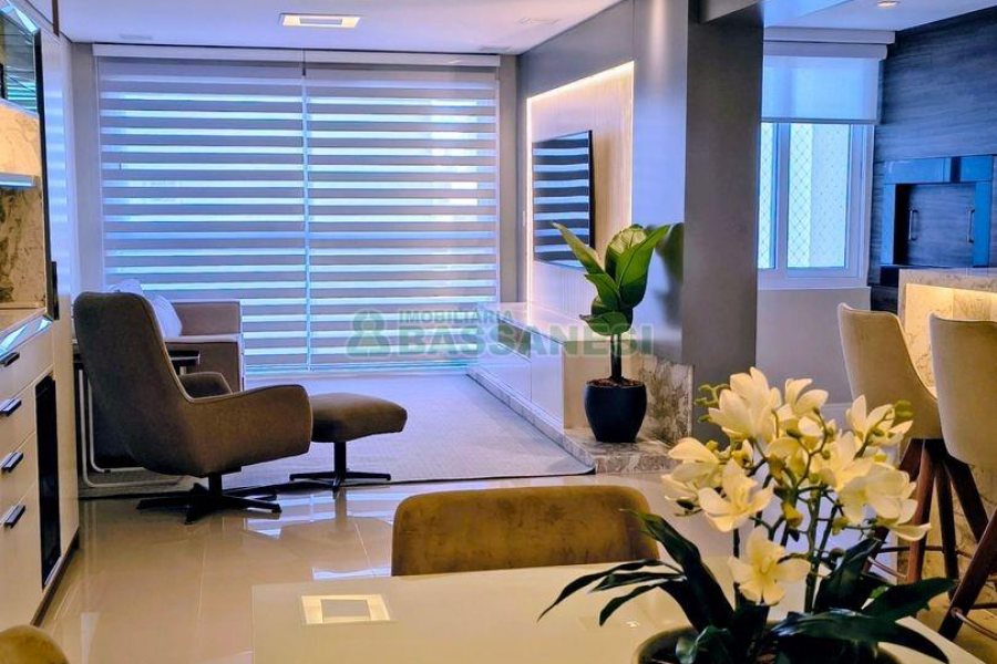 Apartamento com 96m², 2 dormitórios, 2 vagas, no bairro Panazzolo em Caxias do Sul para Comprar