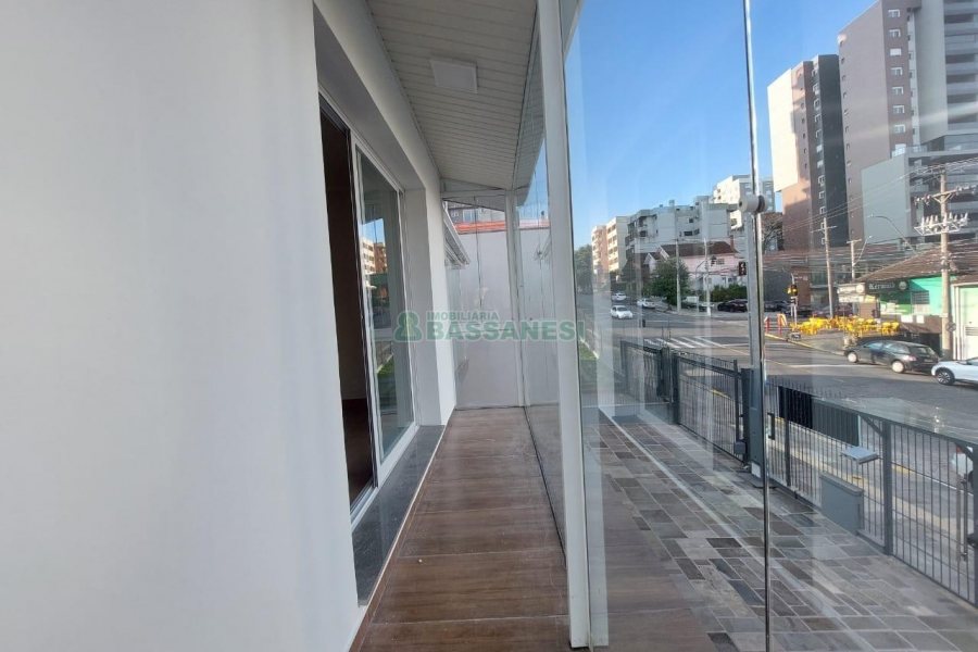 Loja com 335m², 8 vagas, no bairro Panazzolo em Caxias do Sul para Alugar