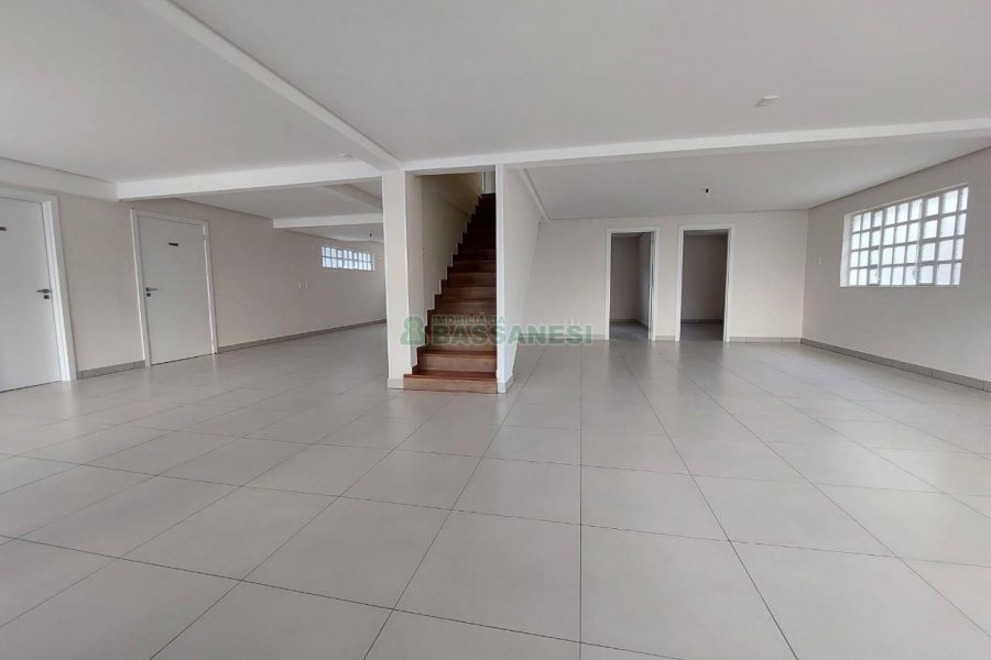 Loja com 335m², 8 vagas, no bairro Panazzolo em Caxias do Sul para Alugar