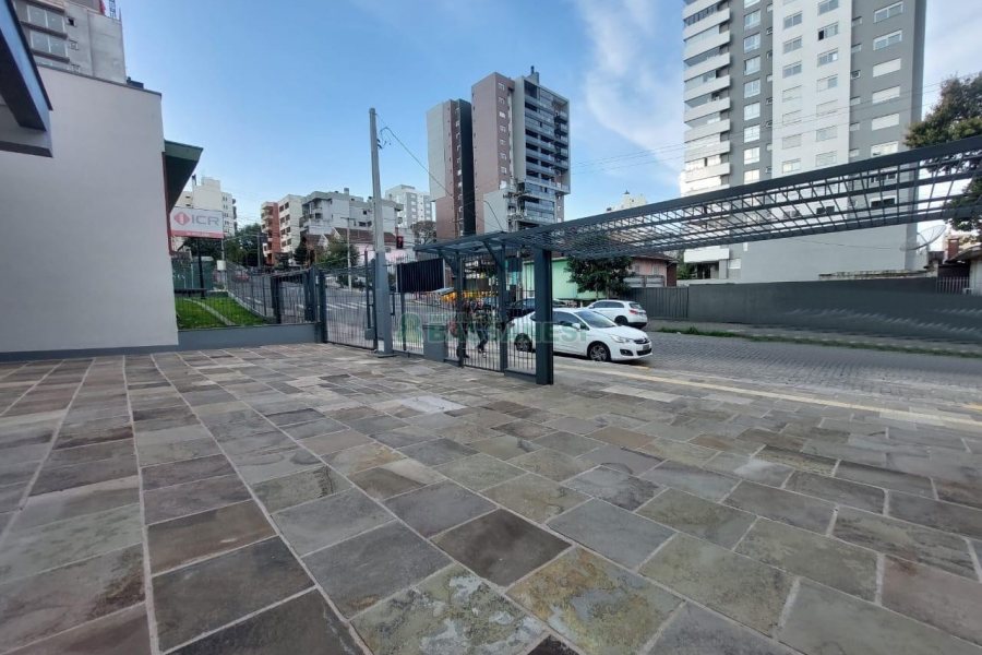 Loja com 335m², 8 vagas, no bairro Panazzolo em Caxias do Sul para Alugar
