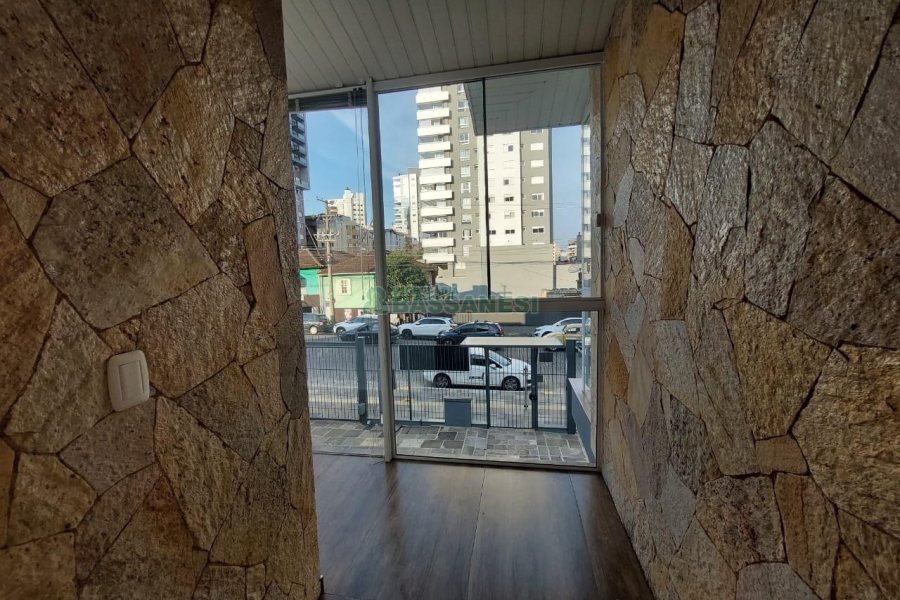 Loja com 335m², 8 vagas, no bairro Panazzolo em Caxias do Sul para Alugar