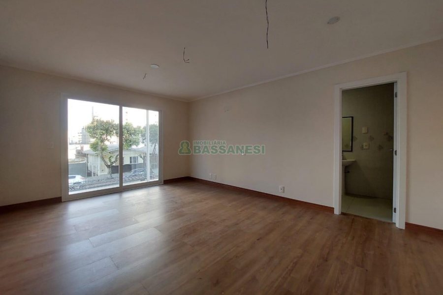 Loja com 335m², 8 vagas, no bairro Panazzolo em Caxias do Sul para Alugar