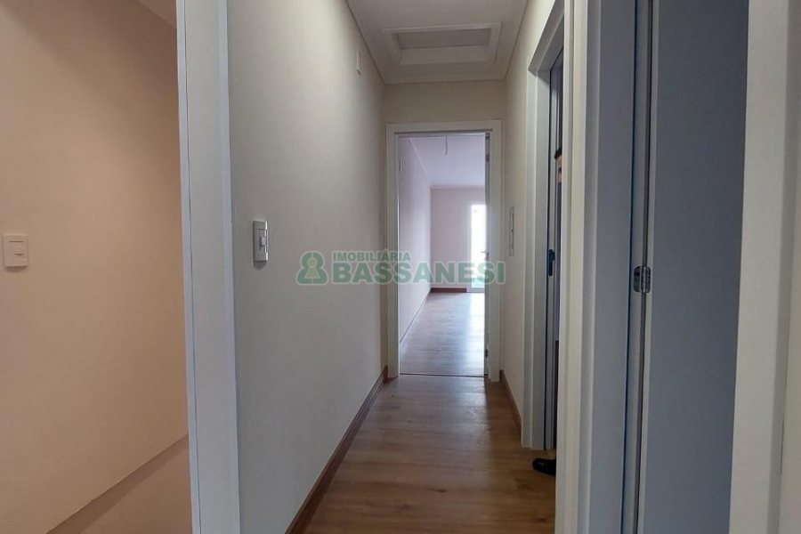 Loja com 335m², 8 vagas, no bairro Panazzolo em Caxias do Sul para Alugar