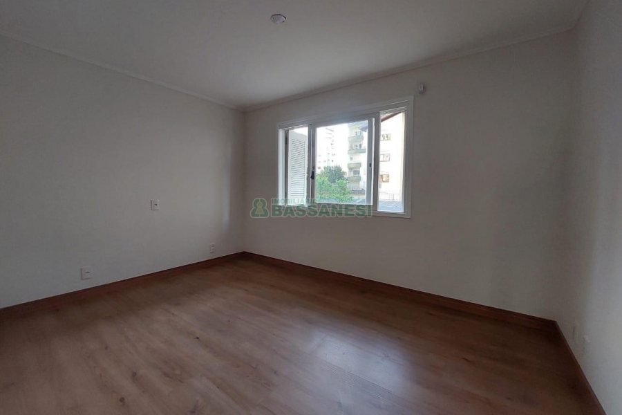 Loja com 335m², 8 vagas, no bairro Panazzolo em Caxias do Sul para Alugar