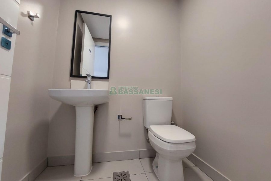 Loja com 335m², 8 vagas, no bairro Panazzolo em Caxias do Sul para Alugar