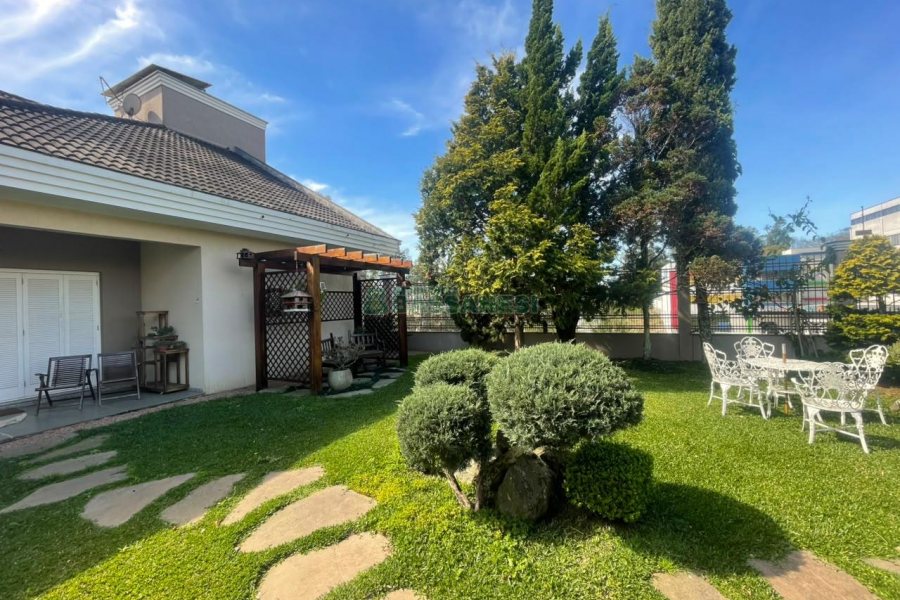 Casa com 330m², 3 dormitórios, 2 vagas, no bairro Jardim América em Caxias do Sul para Comprar