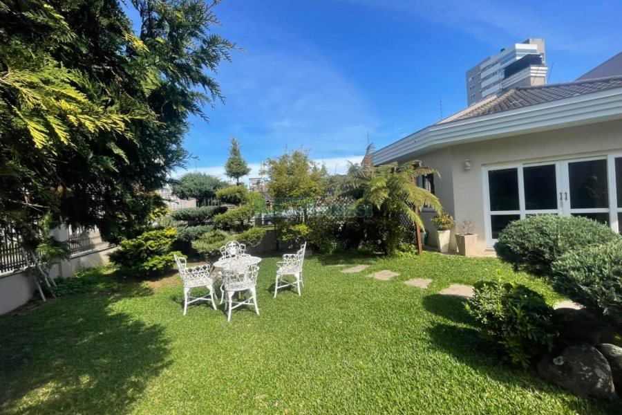Casa com 330m², 3 dormitórios, 2 vagas, no bairro Jardim América em Caxias do Sul para Comprar