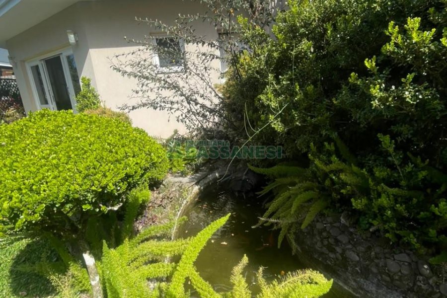 Casa com 330m², 3 dormitórios, 2 vagas, no bairro Jardim América em Caxias do Sul para Comprar