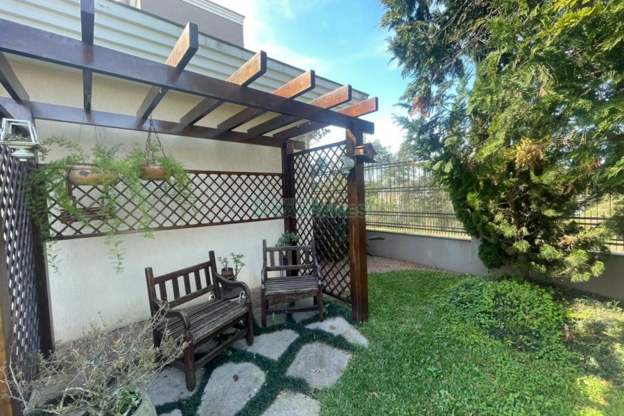 Casa com 330m², 3 dormitórios, 2 vagas, no bairro Jardim América em Caxias do Sul para Comprar