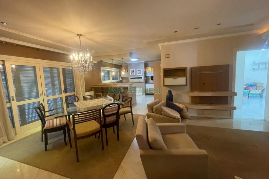 Casa com 330m², 3 dormitórios, 2 vagas, no bairro Jardim América em Caxias do Sul para Comprar