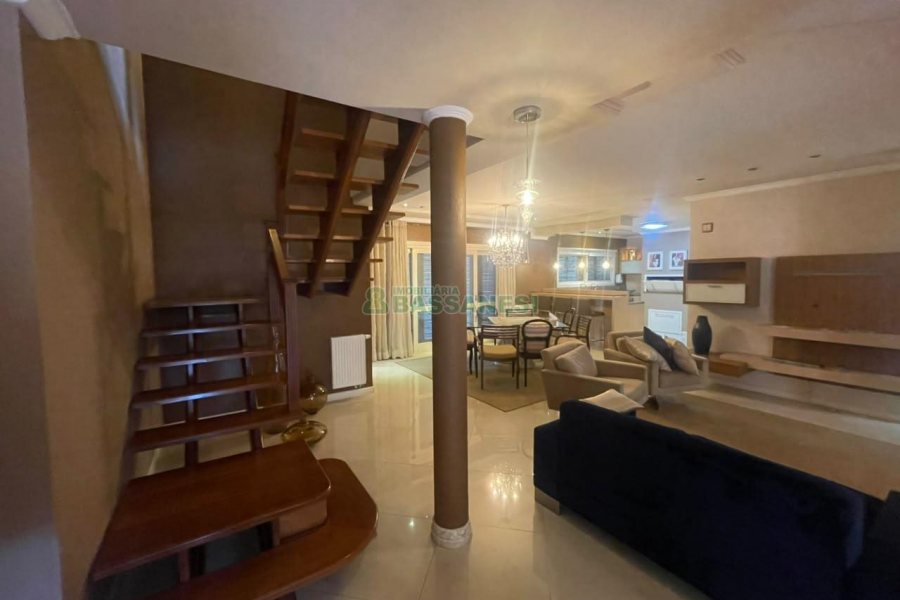 Casa com 330m², 3 dormitórios, 2 vagas, no bairro Jardim América em Caxias do Sul para Comprar