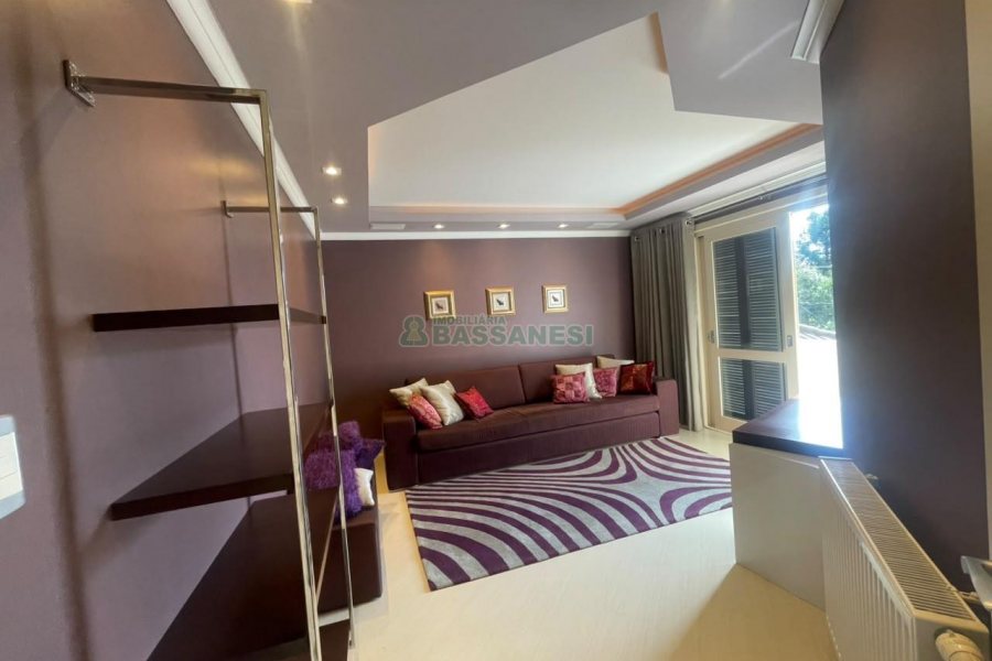 Casa com 330m², 3 dormitórios, 2 vagas, no bairro Jardim América em Caxias do Sul para Comprar