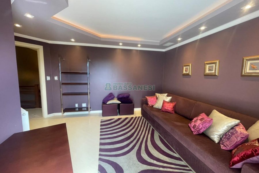Casa com 330m², 3 dormitórios, 2 vagas, no bairro Jardim América em Caxias do Sul para Comprar