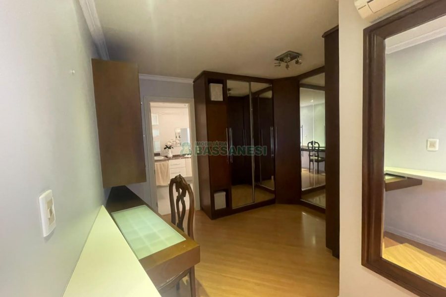 Casa com 330m², 3 dormitórios, 2 vagas, no bairro Jardim América em Caxias do Sul para Comprar