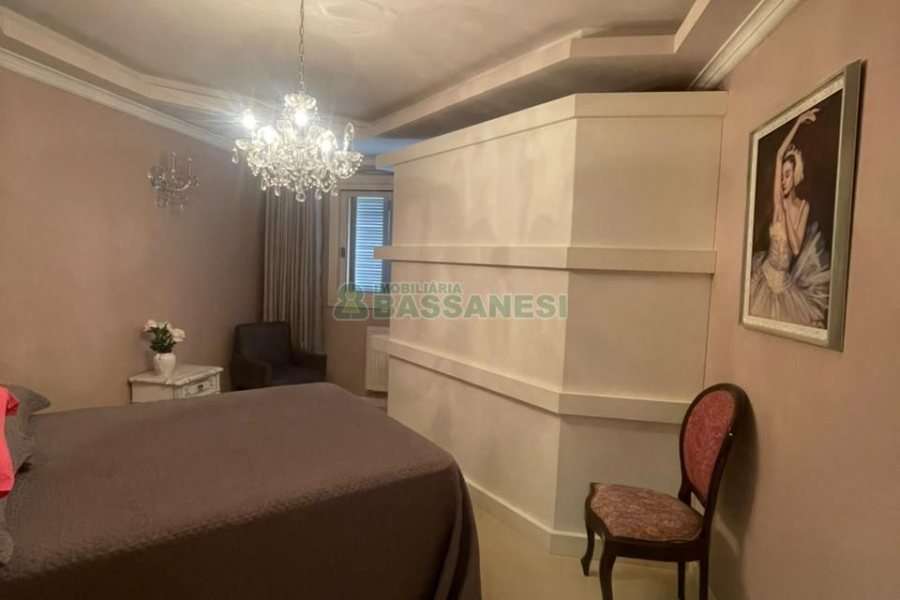 Casa com 330m², 3 dormitórios, 2 vagas, no bairro Jardim América em Caxias do Sul para Comprar