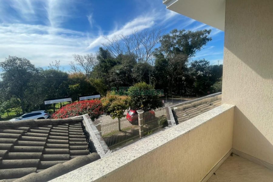Casa com 330m², 3 dormitórios, 2 vagas, no bairro Jardim América em Caxias do Sul para Comprar