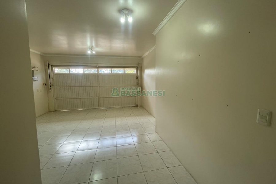 Casa com 330m², 3 dormitórios, 2 vagas, no bairro Jardim América em Caxias do Sul para Comprar
