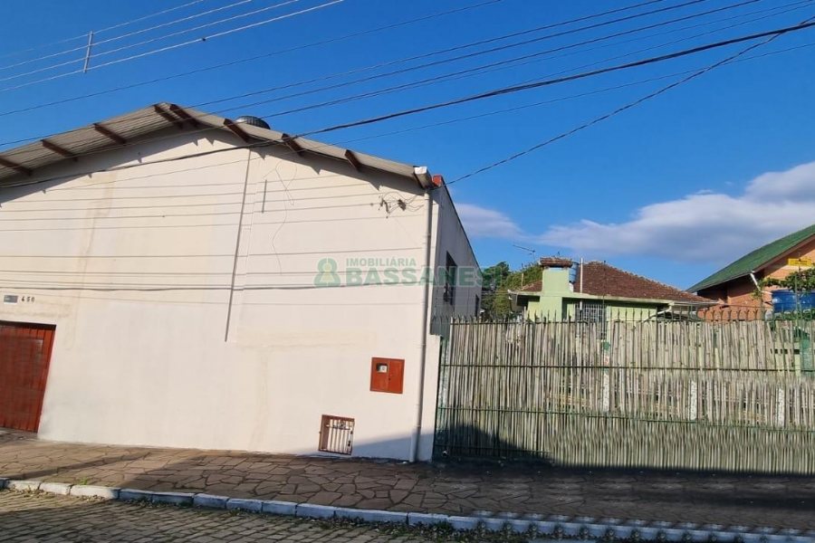 Pavilhão com 171m², no bairro Jardim América em Caxias do Sul para Alugar