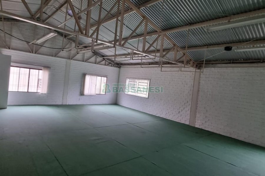 Pavilhão com 171m², no bairro Jardim América em Caxias do Sul para Alugar
