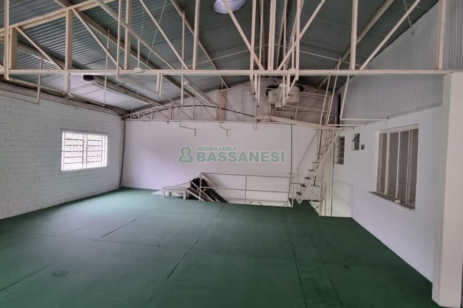 Pavilhão com 171m², no bairro Jardim América em Caxias do Sul para Alugar