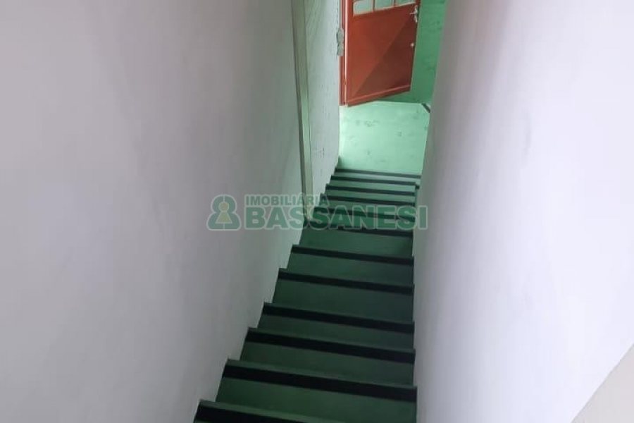 Pavilhão com 171m², no bairro Jardim América em Caxias do Sul para Alugar