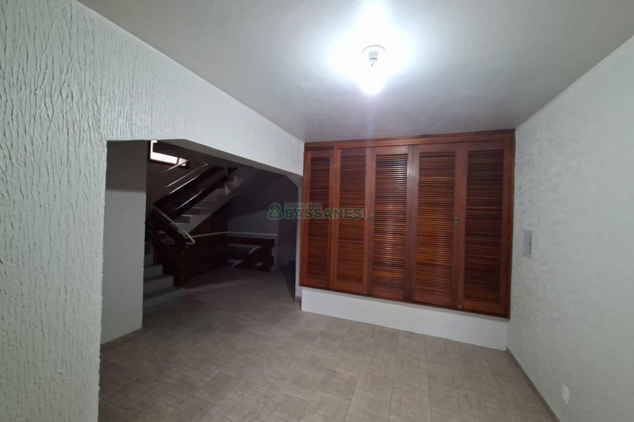 Apartamento com 89m², 2 dormitórios, 1 vaga, no bairro Pio X em Caxias do Sul para Alugar