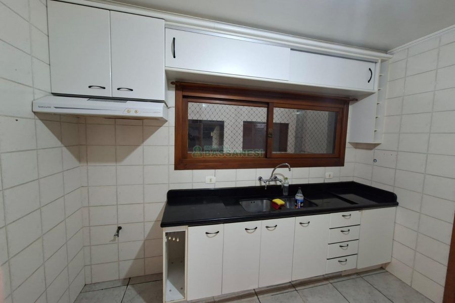 Apartamento com 89m², 2 dormitórios, 1 vaga, no bairro Pio X em Caxias do Sul para Alugar