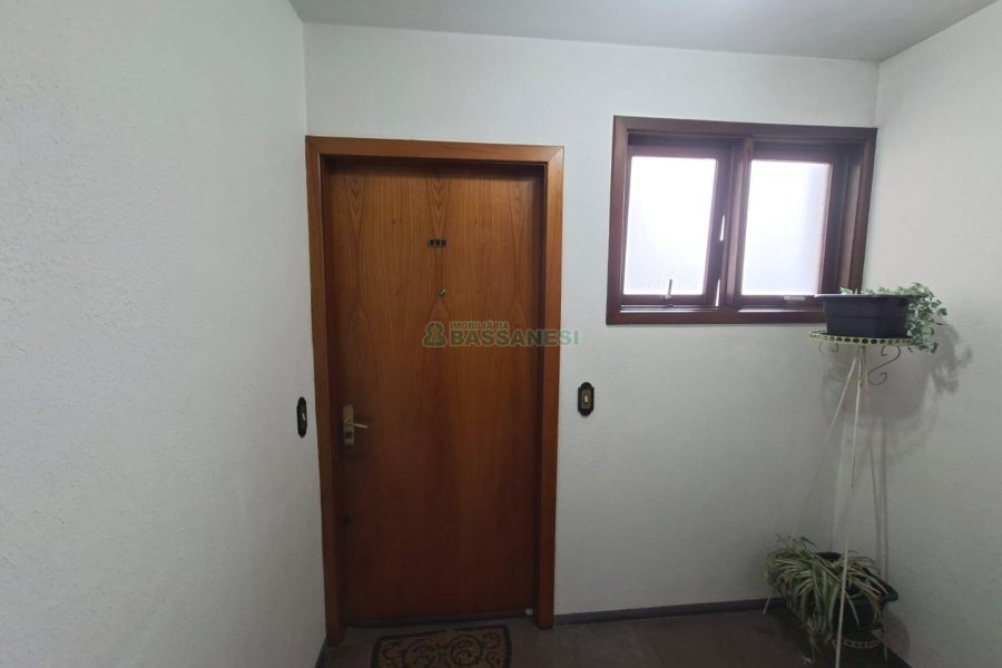 Apartamento com 116m², 3 dormitórios, 1 vaga, no bairro Centro em Caxias do Sul para Alugar