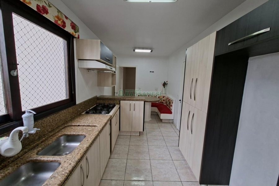 Apartamento com 116m², 3 dormitórios, 1 vaga, no bairro Centro em Caxias do Sul para Alugar