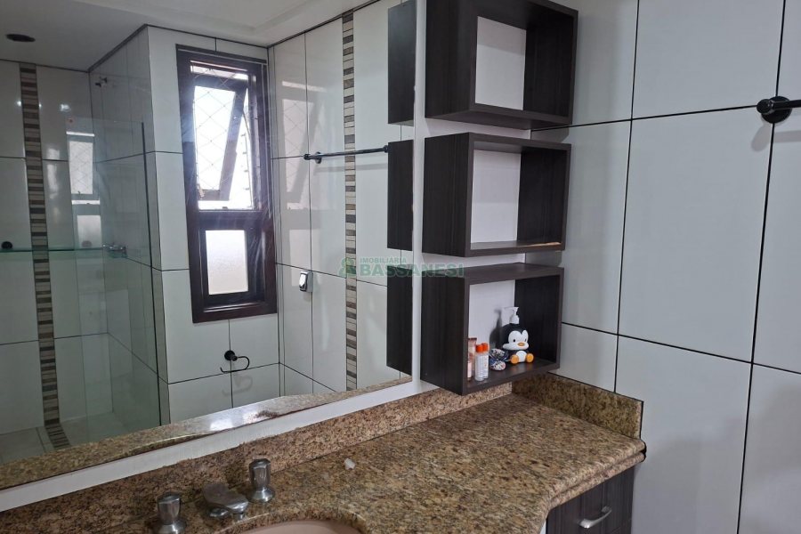 Apartamento com 116m², 3 dormitórios, 1 vaga, no bairro Centro em Caxias do Sul para Alugar