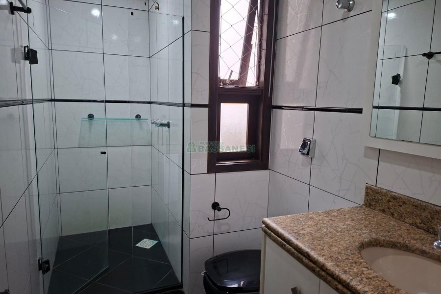 Apartamento com 116m², 3 dormitórios, 1 vaga, no bairro Centro em Caxias do Sul para Alugar
