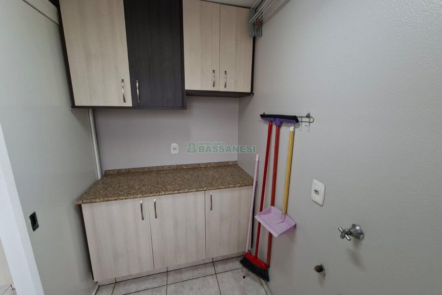 Apartamento com 116m², 3 dormitórios, 1 vaga, no bairro Centro em Caxias do Sul para Alugar