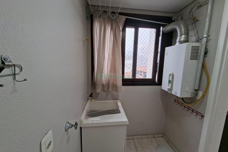 Apartamento com 116m², 3 dormitórios, 1 vaga, no bairro Centro em Caxias do Sul para Alugar