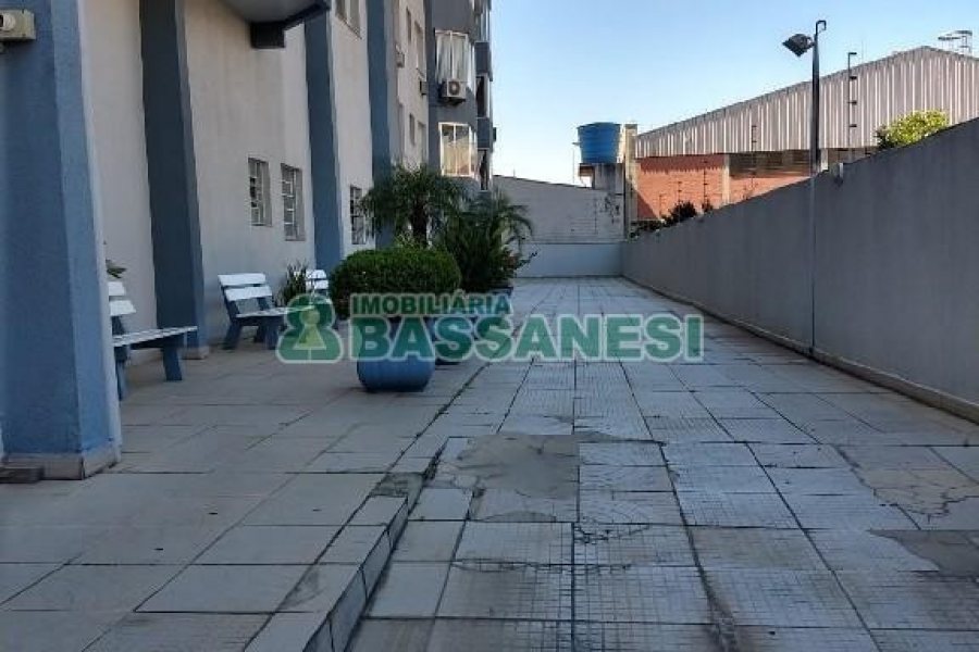 Apto Mobiliado com 78m², 2 dormitórios, 1 vaga, no bairro Lourdes em Caxias do Sul para Alugar