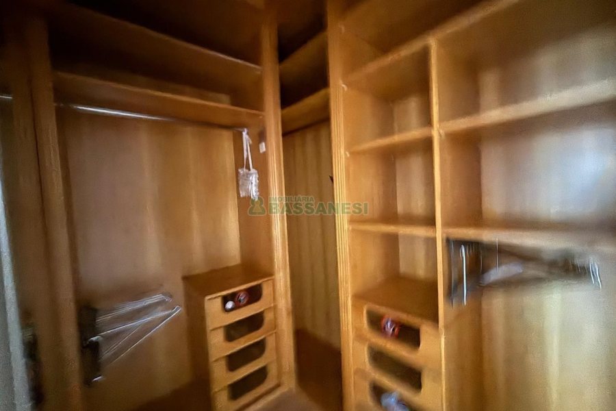 Apto Mobiliado com 78m², 2 dormitórios, 1 vaga, no bairro Lourdes em Caxias do Sul para Alugar
