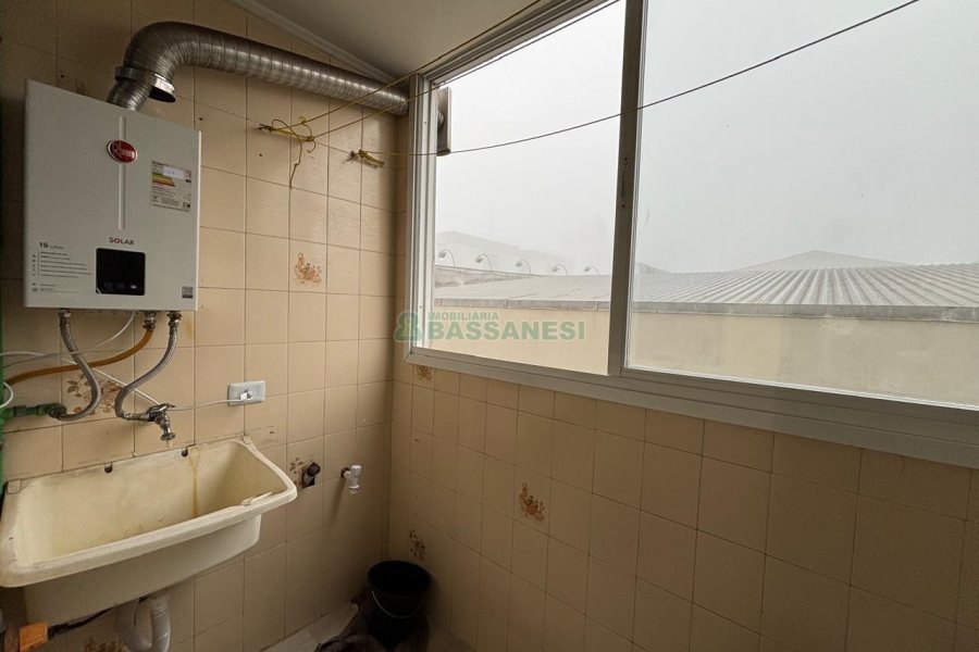 Apto Mobiliado com 78m², 2 dormitórios, 1 vaga, no bairro Lourdes em Caxias do Sul para Alugar