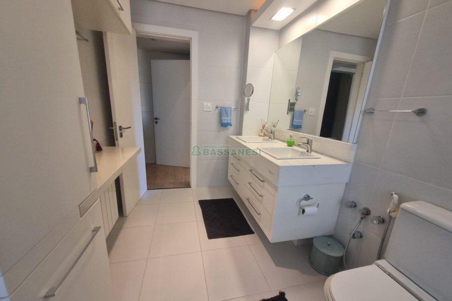 Apto Mobiliado com 202m², 3 dormitórios, 4 vagas, no bairro Rio Branco em Caxias do Sul para Alugar