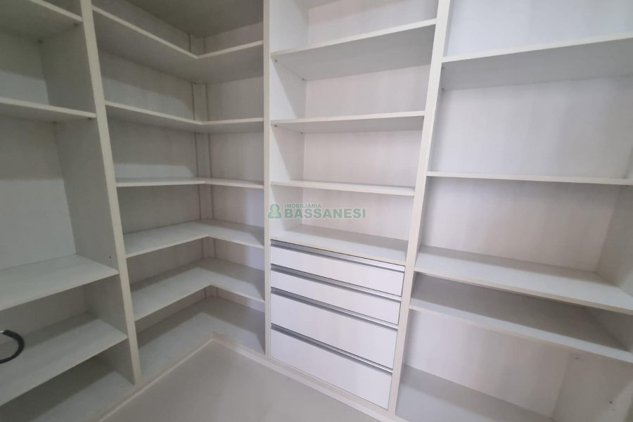 Apto Mobiliado com 202m², 3 dormitórios, 4 vagas, no bairro Rio Branco em Caxias do Sul para Alugar