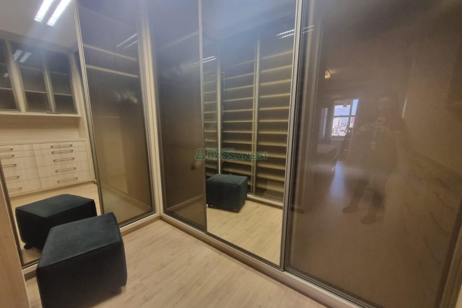 Apto Mobiliado com 202m², 3 dormitórios, 4 vagas, no bairro Rio Branco em Caxias do Sul para Alugar