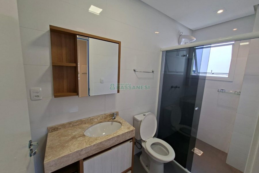 Apartamento com 75m², 2 dormitórios, 1 vaga, no bairro São Leopoldo em Caxias do Sul para Alugar