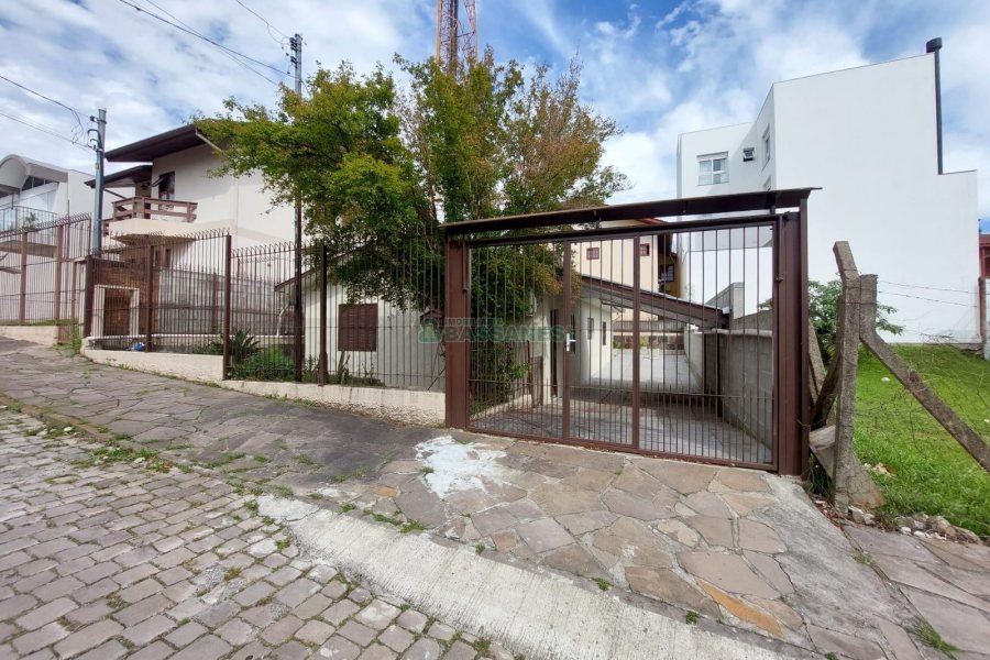 Casa Mobiliada com 100m², 3 dormitórios, 1 vaga, no bairro Cinqüentenário em Caxias do Sul para Alugar