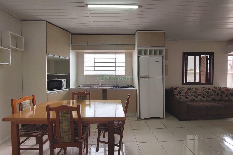 Casa Mobiliada com 100m², 3 dormitórios, 1 vaga, no bairro Cinqüentenário em Caxias do Sul para Alugar
