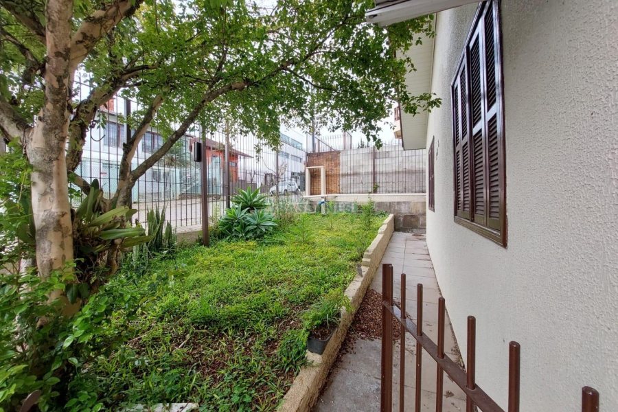 Casa Mobiliada com 100m², 3 dormitórios, 1 vaga, no bairro Cinqüentenário em Caxias do Sul para Alugar