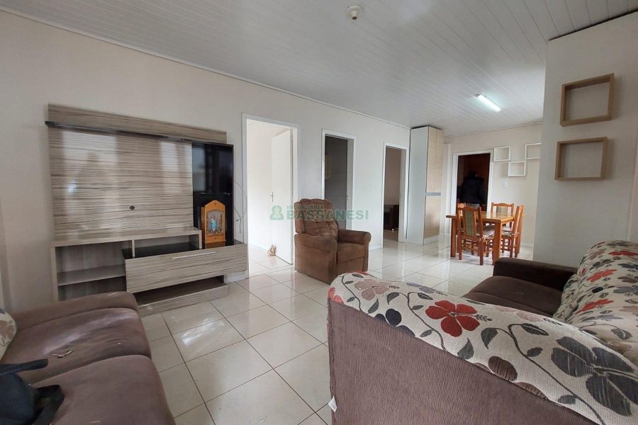 Casa Mobiliada com 100m², 3 dormitórios, 1 vaga, no bairro Cinqüentenário em Caxias do Sul para Alugar